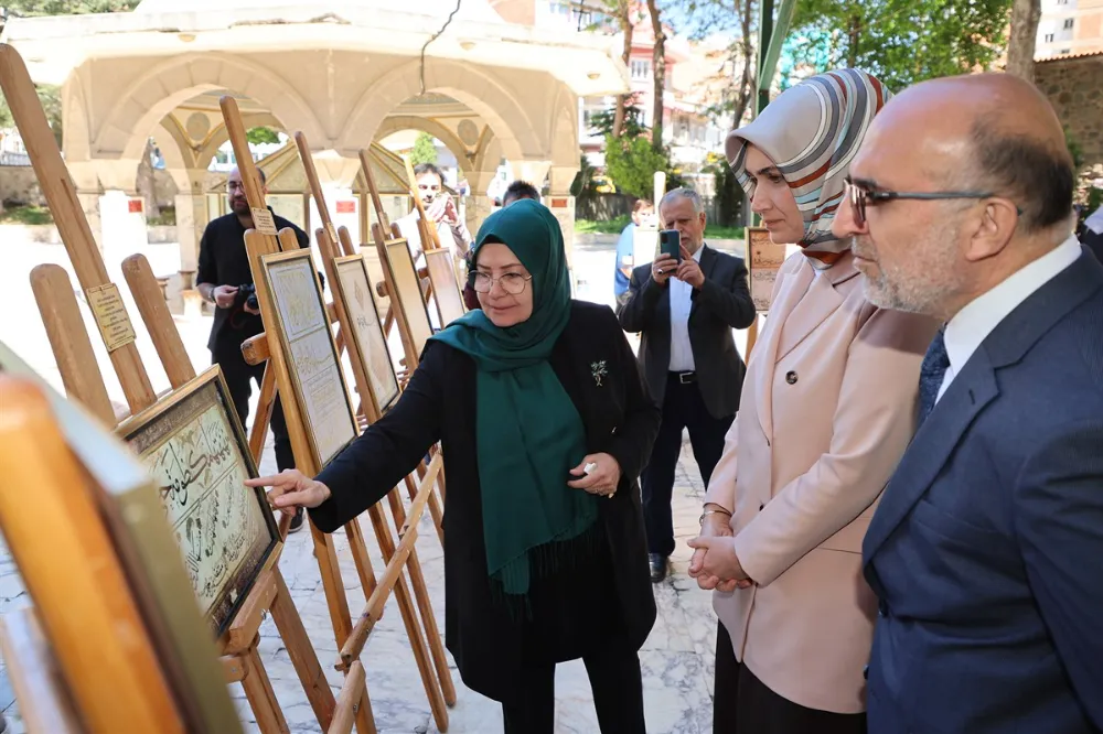 Vali Doç. Dr. Kübra Güran Yiğitbaşı Ahmet Şemseddin Karahisari Hat Örnekleri Sergisini inceledi