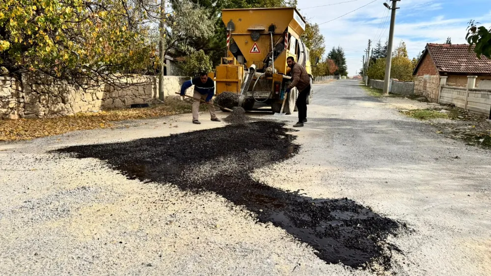GÖKÇEYAYLA MAHALLESİ’NDE SOĞUK ASFALT YAMA ÇALIŞMASI