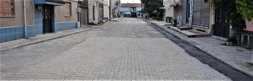 İlçemiz Bahçelievler Mahallesi Sönmez Sokakta yol yenileme ve çevre düzenleme çalışmaları yapıldı.