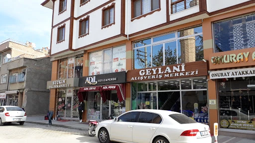 GEYLANI  UCUZLUK PAZARINDA ÇIKAN YANGIN KORKUTTU.